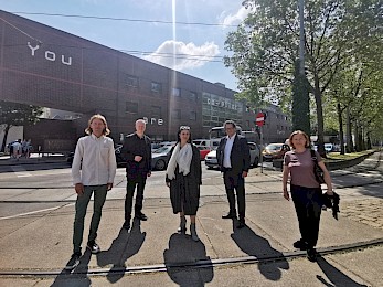 from left to right: Markus Jeschaunig, Artist; Clemens Kopetzky, Managing Director art:phalanx - Agency for Culture; Veronica Kaup-Hasler, City Councillor for Culture and Science; Markus Reiter, District Head 7th District; Martina Taig, Managing Director KÖR © art:phalanx, 2021